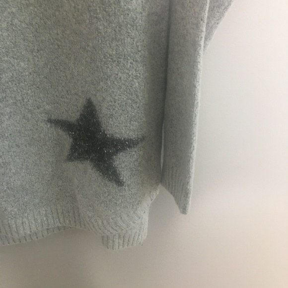 SOLD Lili's Closet Grey Oversized Star Sweater - Picture 2 of 7